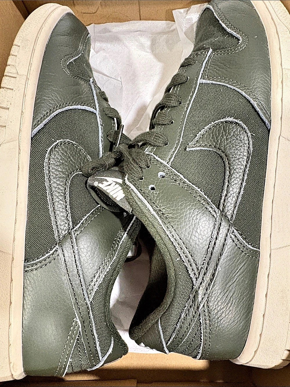 Nike Dunk Low Sneakers Green & White US 8.5 Like New